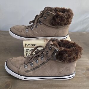 1052 G by Guess Tan Fur-Lined High-Top Womens Sneakers Stylish Sz 8.5